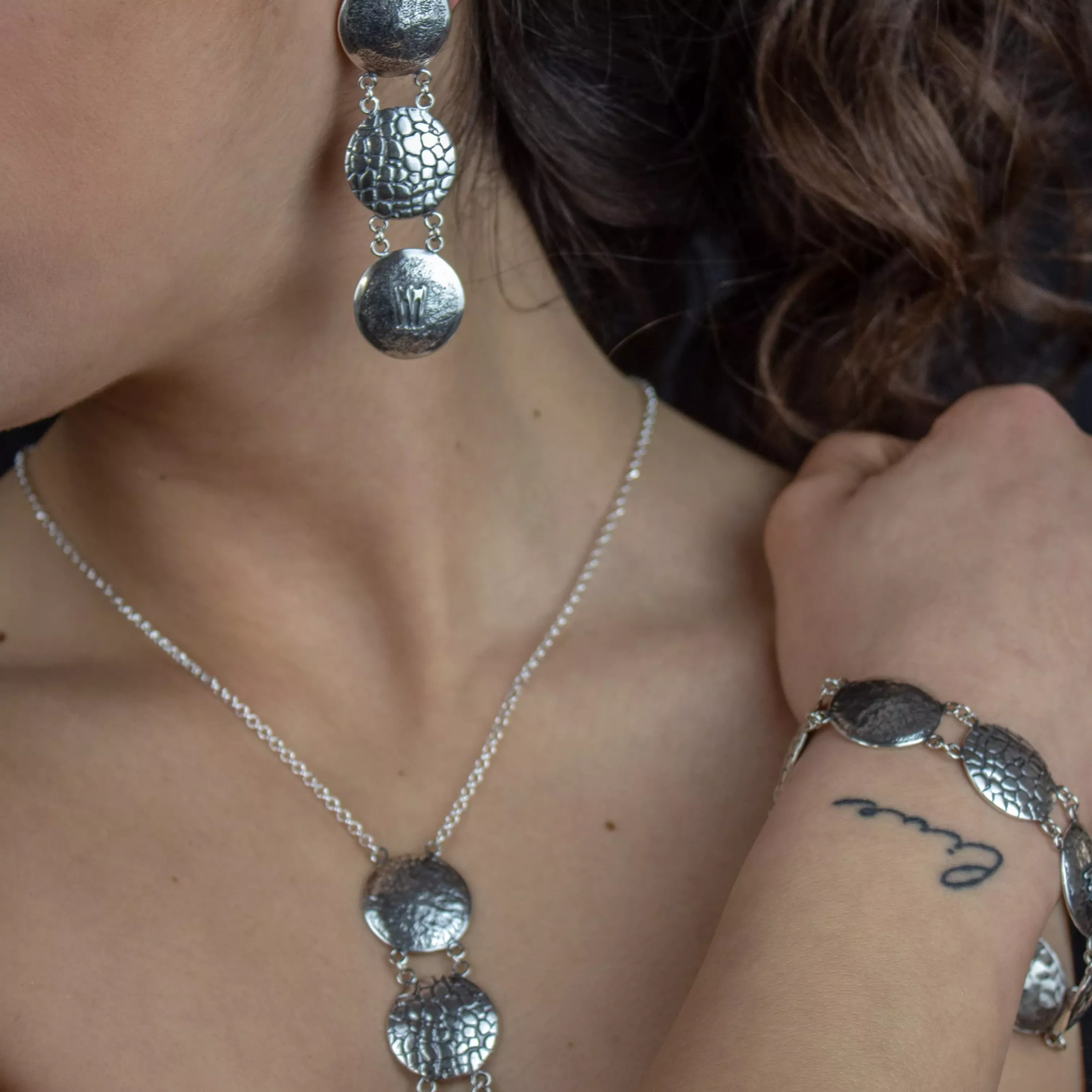 Collana Pendente con Tripode 1