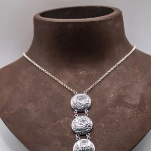 Collana Pendente con Tripode 2